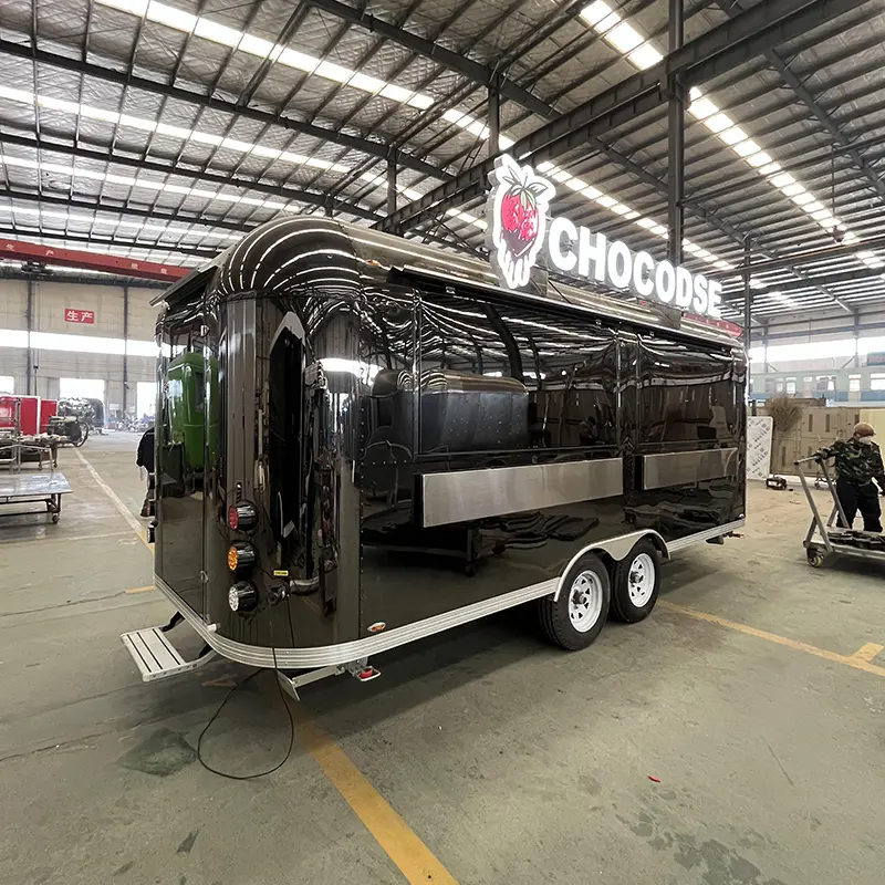 Rimorchio Airstream nero opaco
