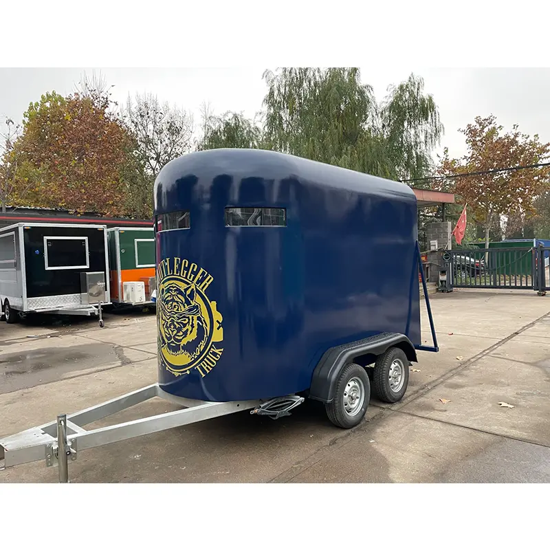 Rimorchio mobile bar vintage con scatola per cavalli